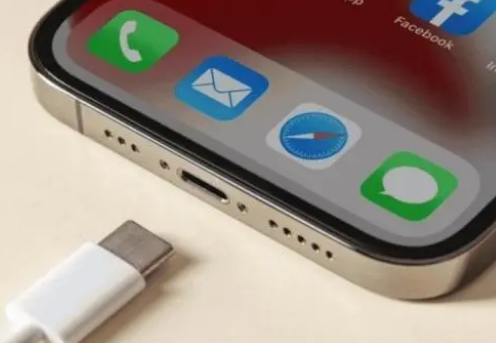 盐湖苹果15维修分享iPhone15改USB-C接口后能和安卓用户互借充电器吗 